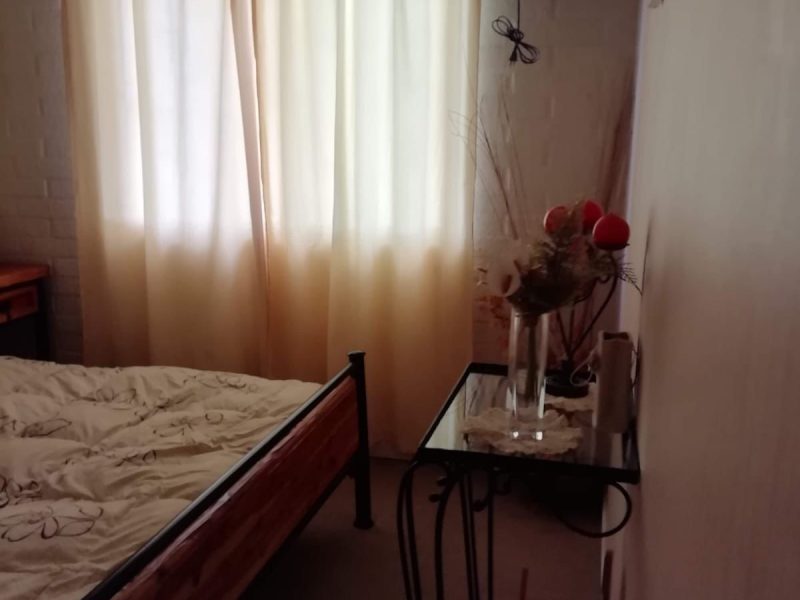 ARRIENDO AÑO CORRIDO CASA 3 HABITACIONES 2 BAÑOS LOS CASTAÑOS CENTRAL